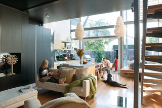Brammy and Kyprianou hung Koura pendant lights by New Zealand designer David Trubridge above the dining area. Their organic forms and diamond-shaped shadows create intimacy in the vast space. Among Bilardo’s contributions were the black tulipwood cabinetry and ceiling and the cantilevered concrete countertop that appears to go through the glass wall.