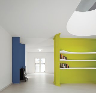 For a recently completed project in Almada, Portugal, Gadanho carved out a fluorescent green volume from a full wall running through the space. It now divides the residence without blocking light; from the entry, visitors can see all the way from the dining room to the garden.