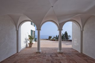 The remodel involved restoring the concrete ceilings, parapets, terrace stairs, and pergolas, down to each vault, arch, and corbel. The grandiose Baroque balustrades had to be replaced by filigree post banisters.