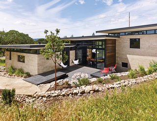 Ingenious New Building Method Replaces Concrete Block with Rammed Earth - Photo 9 of 10 -