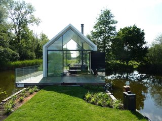 According to Remijnse, since the only direction they could build on the small site was up, they decided to add height with a gabled roof.