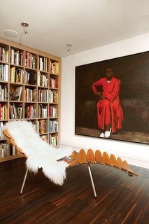 Books pepper the apartment, but most are housed in two libraries, one of which is dedicated to art and photography. It also features a Palms lounger by Dutch designer Frans Schrofer and the painting Any Number of Preoccupations by Lynette Yiadom-Boakye.
