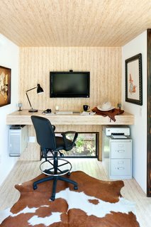 Sett Studio also does complete interior work. This unit features monotread, which are panels made from milled recycled wood, on the floor, walls and desk. Lately, the company has been using more bamboo.