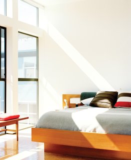 What Would Eichler Do? - Photo 3 of 8 - In the light-filled bedroom is a vintage teak coffee table and a Danish modern floating bed.