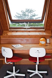 Jens Risom's Block Island Family Retreat - Photo 7 of 13 - There is a small workstation on the upper level of the house.