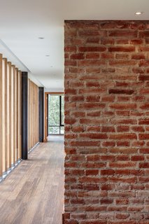 Revealing the Pros and Cons of Exposed Brick and How to Take Care of It - Photo 5 of 9 - Fun fact: the interior layer of brick was often where masons-in-training learned their craft.