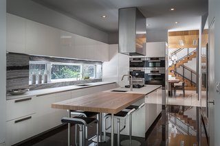 A view of the kitchen.