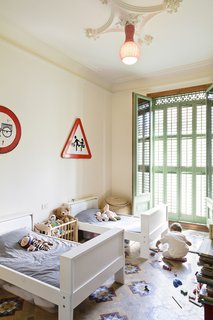 Historic Details and Playful Modernism Meet in this Stunning Barcelona Flat - Photo 6 of 8 -