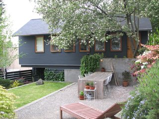 A few years ago, SHED Architecture & Design was approached to remodel a decrepit, standalone garage in Seattle that seemed beyond salvation. Built in the 1920s, the 320-square-foot space was coated in decades of grease and oil from serving as an auto repair shop. 