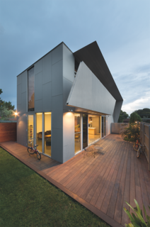 Angular Australian House Fits a Family’s Active Lifestyle - Photo 7 of 7 -