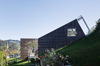 Friends from Tonko's hometown of Bregenz, Austria, commissioned the studio when they acquired some land next to their home. They use it for drawing and sketching, as well as creating clay and gypsum sculptures that are later cast into bronze. Since the area is close to where he grew up, Tonko was incredibly familar with the view from the hillside.