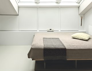 This Is How You Can Live Large in a Small Space - Photo 8 of 9 - The bed, also by Hynam, is on casters, allowing ten Hompel to move it to gaze at the stars.