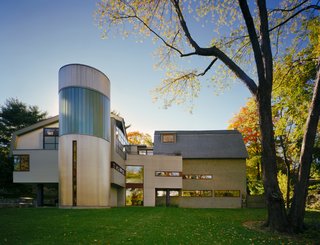 These 10 Refreshed Barns Bring Modern Living to the Countryside - Photo 9 of 10 - Tasked with expanding a 150-year-old barn with a previous addition built in 1973 by architect Charles Gwathmey, Stamberg Aferiat introduced a modern twist while respecting the original structure.