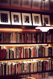 The leading contemporary art bookstore in a Parisian luxury hotel, La Librairie des Arts, is an emblematic element of art and culture at the hotel. The bookstore has over 700 titles, as well as objects by artists and architects, limited editions, and various unusual formats.