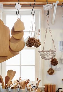 A Cute Mom-and-Pop Shop in L.A. Showcases the Latest Japanese Design - Photo 4 of 6 -