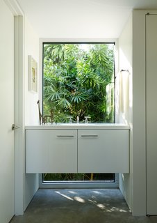This Sparkling New Home Is a Perfect Remake of Classic Sarasota School Modernism - Photo 4 of 13 -