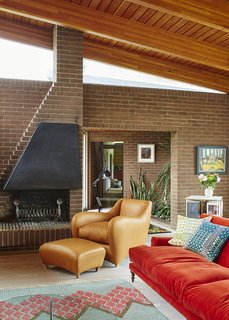 Quirky 1970s House in the English Countryside Showcases an Amazing Modern Furniture Collection - Photo 4 of 18 - Hilton’s rounded-form Balzac collection, which debuted in the early 1990s, continues to be a bestseller.
