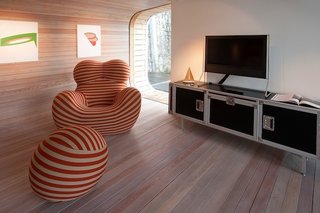 Floating Prefab Concept Rethinks the Houseboat - Photo 3 of 7 - The flexible concept can range from a one-person dwelling to a family-sized float with a 1076-square-foot floor plan and a 538-square-foot terrace.