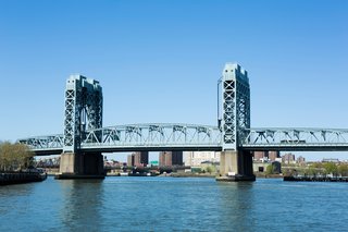 A sister tour focuses on the bridge and tunnel infrastructure of the city. Here, the Park Avenue Bridge connects Manhattan to the Bronx.
