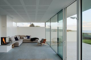 The living room features a sofa by Sits and a 1950 Hunting Chair by Børge Mogensen.