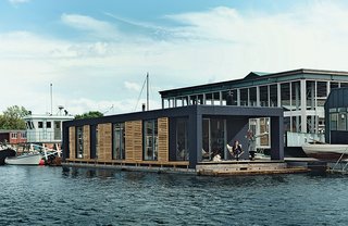 Lisbeth Juul and Laust Nørgaard drew upon their years of experience living on the water to design and build an 860-square-foot floating home in Copenhagen Harbour. The home’s minimal form and furnishings reflect the residents’ desire to downsize following three years on land. 