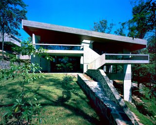 Harry and Penelope Seidler House, view from North, Killara, Sydney, 1966-67. Photo © Max Dupain