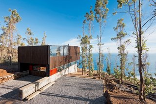 The minimal design of the Mandakovic House by WMR Arquitectos in Navidad, Los Arcos, Chile, allows its scenic location take center stage. Photo by Sergio Pirrone.