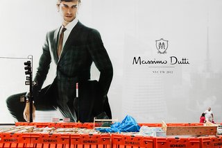 Photography Focus: Natan Dvir - Photo 4 of 8 - New York City ad and tourist looking up at model.