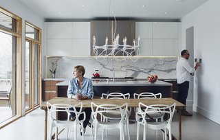 With Control4 automation, everything from music to lighting can be managed with the tap of a touchscreen. The Casalis balanced their home’s high-tech features with rich materials including a marble backsplash by Ciot, a wood table from Kantelberg + Co., and quartz countertops by Caesarstone. The casual dining area features Kartell Masters chairs and an airy Triumph chandelier by Eurofase.