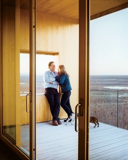 These sliding doors that lead out to the deck are another example of the indoor/outdoor conection with house and landscape.