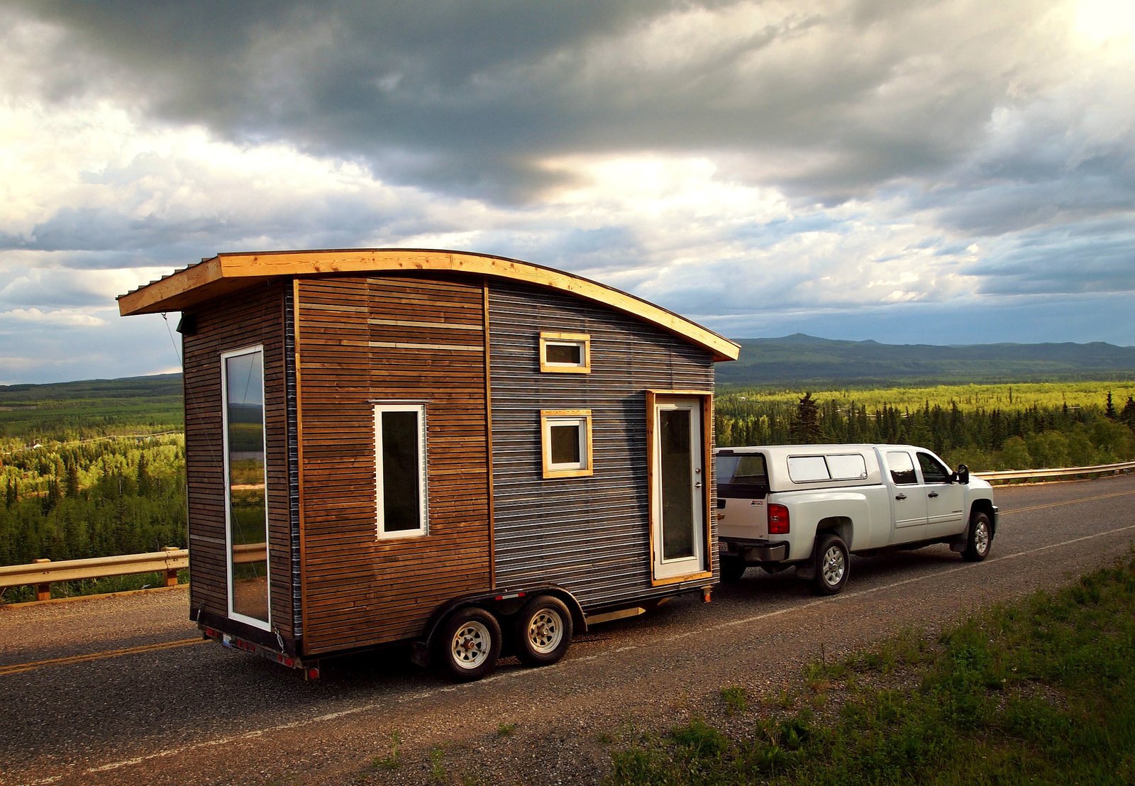 The Leaf House is a lightweight, mobile trailer that was carefully engineered to weigh less than 5,000 pounds. The designer, Laird Herbert, used a metal-mesh, open-joint rainscreen as the cladding on the front end, and spruce pine at the back.
