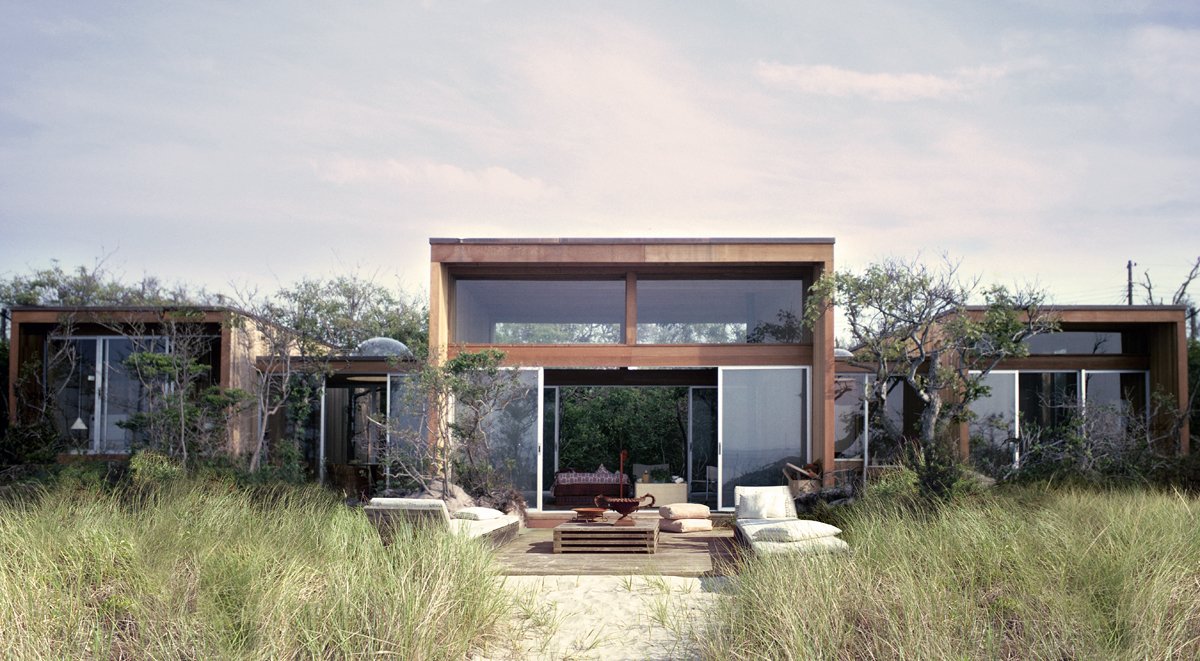 266 Bay Walk by Horace Gifford (1968). Gifford wrote of the house, also encapsulating his work as an architect, that "The outstanding feature of the house is that we did not diminish the beauty of the site in any way. Glass tends not to enclose—that's why we used so much of it."