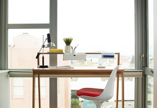 This Elegant Router Inspired by Eero Saarinen Will Declutter Your Desk - Photo 2 of 4 -