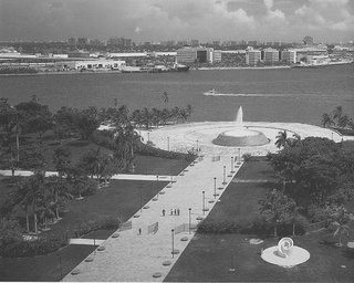 A 400-foot-long, 60-foot-wide promenade culminating in a fountain offers pedestrian access from busy Biscayne Boulevard to the waterfront.