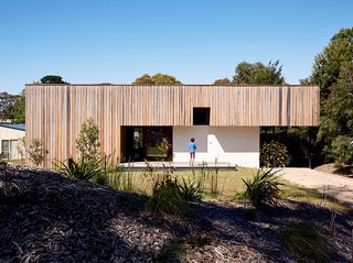 And for all those Luddites out there who are reluctant to change, we have something for you, too: a story on a deliberately low-tech vacation home in Merricks Beach, Australia.