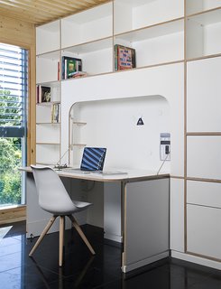 This Futuristic Prefab in Spain Has All the High-Tech Gizmos of a Spaceship - Photo 8 of 9 -