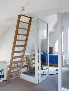 This Petite Paris Apartment is a Vintage Furniture–Filled Delight - Photo 9 of 9 -
