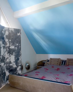 This Petite Paris Apartment is a Vintage Furniture–Filled Delight - Photo 7 of 9 -