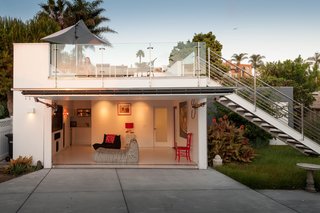 To allude to the nearby ocean, Architects Magus designed a seaweed pattern for the interior of the garage door. It successfully reads like a leather padded wall and makes "the cube" feel that much more customized.