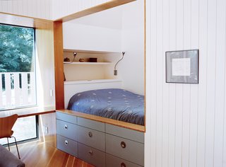 This Tiny New England Cottage Is a No-Frills Weekend Hideaway - Photo 4 of 12 -
