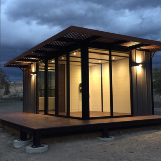 Photo of the Week: Tiny Prefab on the Banks of the Oregon River - Photo 1 of 1 -