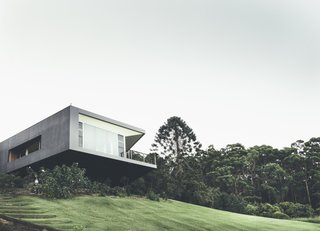 Modern House Captures Panoramic Views in Australia - Photo 1 of 5 - Teeland Architects designed this modern home on Australia’s Sunshine Coast in order to maximize views of the Pacific Ocean to the east as well as the surrounding forest to the north.