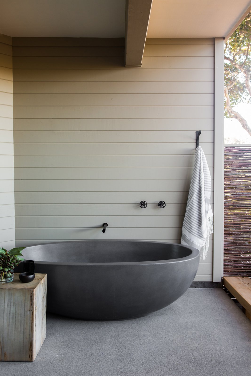 40 Modern Bathtubs That Soak In the View Concreteworks cast the custom outdoor soaking tub.