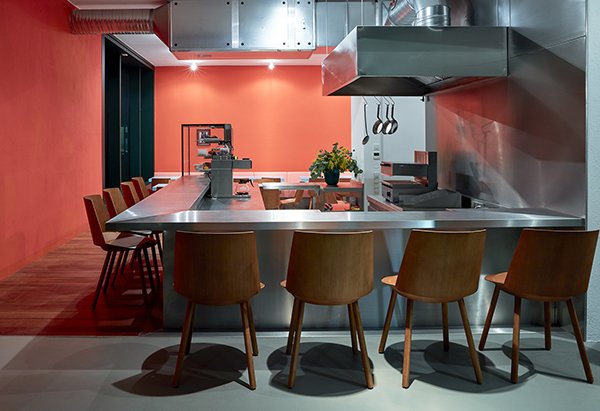 New Restaurant Brings Palm Springs Modernism and NYC Deli Style to...Berlin? - Photo 4 of 5 -