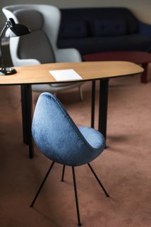 A limited number of Drop chairs were made for the hotel, then production ceased. In 2014, Fritz Hansen revived the design. Hayon upholstered this particular one with bold, blue fur.