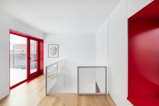 A new terrace, accessible from the private quarters, reshuffles outdoor space lost during construction onto the roof. 