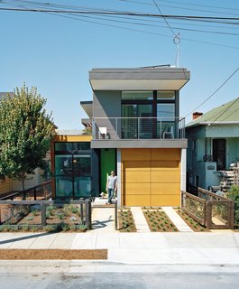 With a sleek prototype in Emeryville, California, under its belt, Simpatico Homes sets out to redefine prefab's cost—and footprint. The modular homes are inspired by the work of the postwar developer Joseph Eichler, and founder Seth Krubiner.
