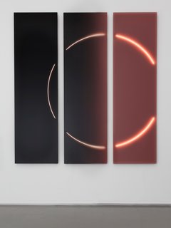 Featured in the Project Rotterdam exhibition, Marcelis designed a new piece for her Dawn collection. The collection continues from the VOIE Light Series #1 by utilizing neon tubes and cast resin, but in this interaction the forms are more sculptural. 
