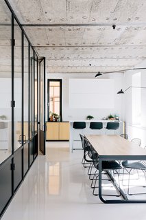 The Moscow Minimalists - Photo 6 of 6 - The Black and White Apartment by Crosby Studios.