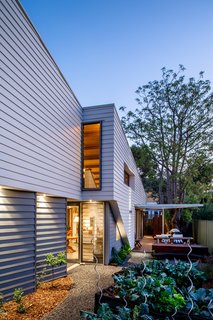 Thin, Mint: A Eco-Friendly House Rises in Compact Quarters - Photo 3 of 5 - Native plantings limit the need to use water for irrigation, while a vegetable garden offers a sustainable source of produce.